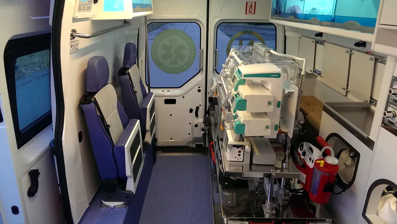 Przedział medyczny z inkubatorem transportowym